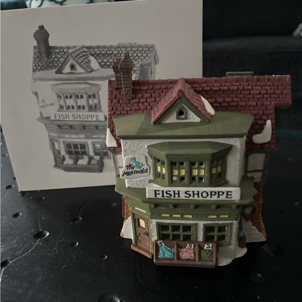 Department 56 - ‘The Mermaid Fish Shoppe’